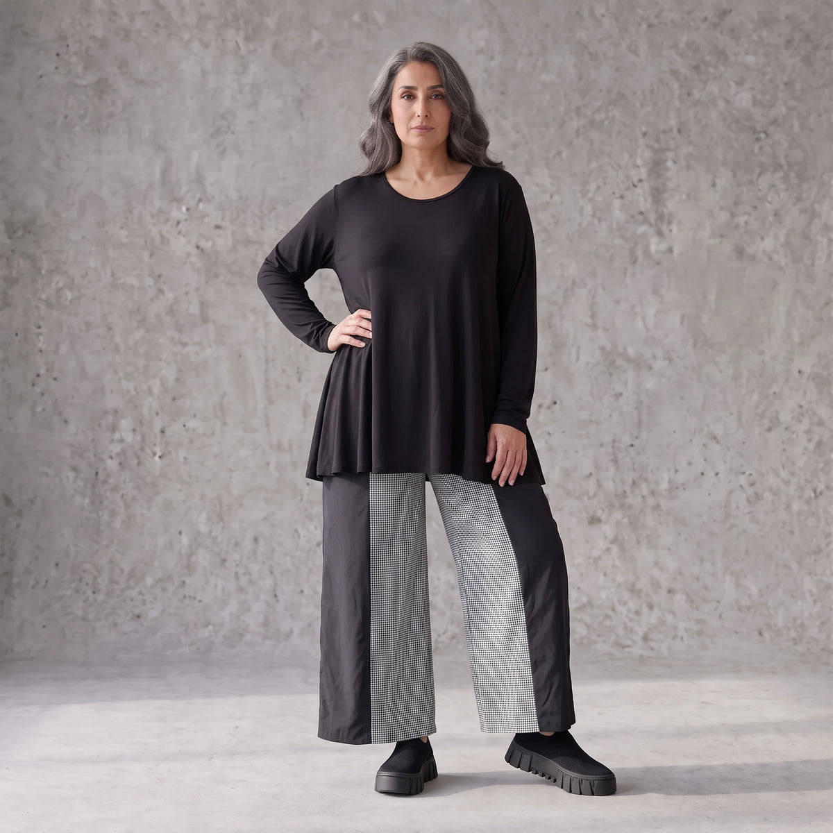 Palazzohose in Schwarz/Weiß aus weicher Bengaline mit Stretch und elastischem Komfortbund