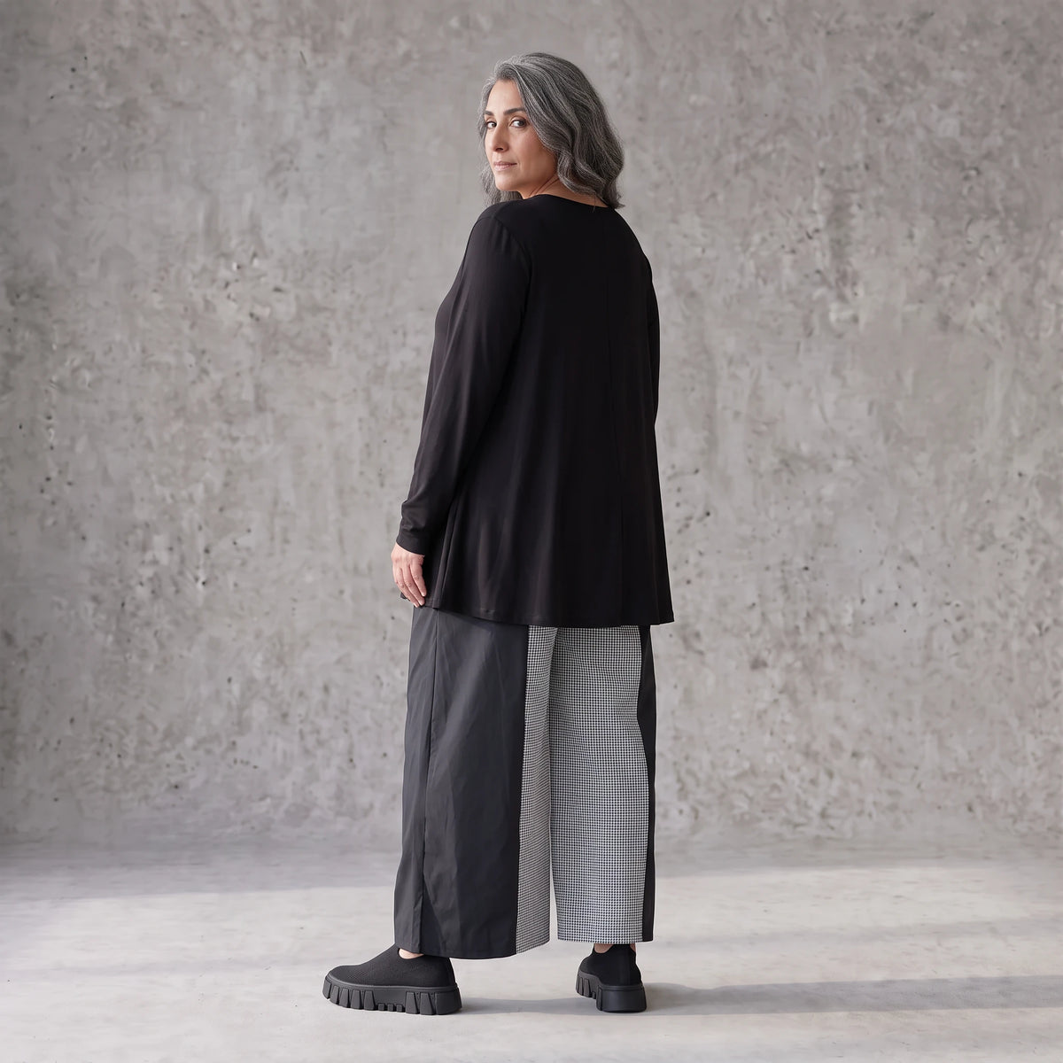 Palazzohose in Schwarz/Weiß aus weicher Bengaline mit Stretch und elastischem Komfortbund