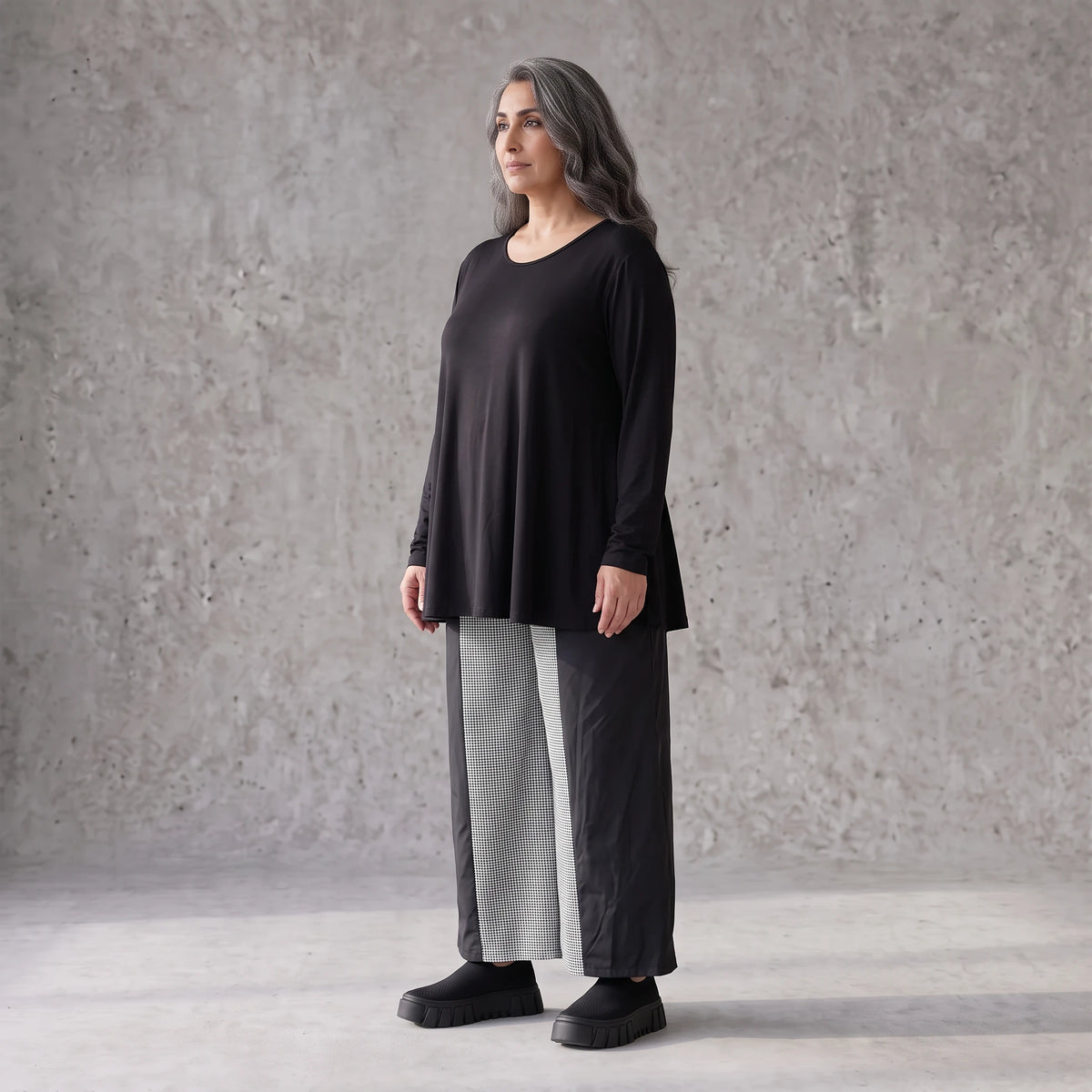 Palazzohose in Schwarz/Weiß aus weicher Bengaline mit Stretch und elastischem Komfortbund