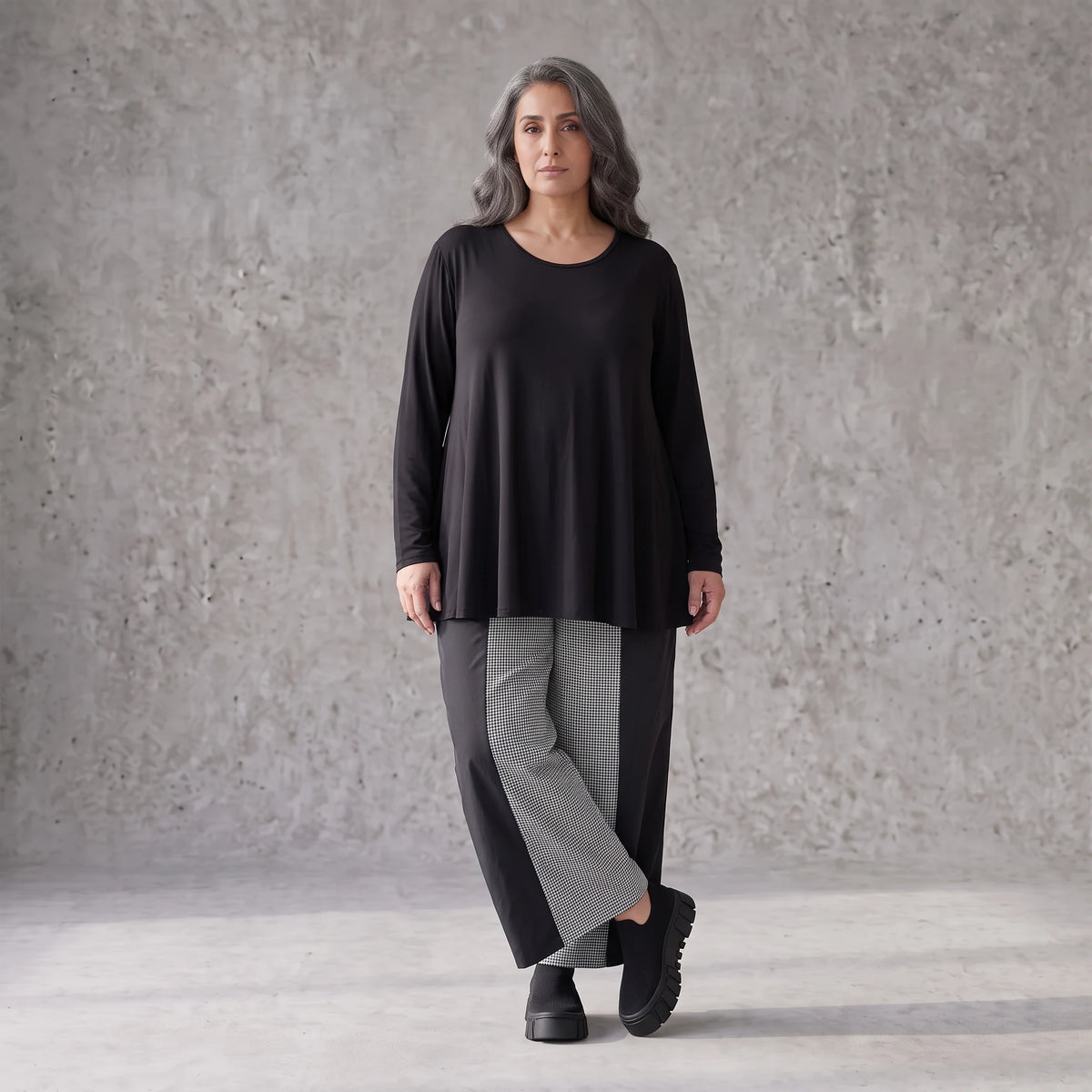 Palazzohose in Schwarz/Weiß aus weicher Bengaline mit Stretch und elastischem Komfortbund