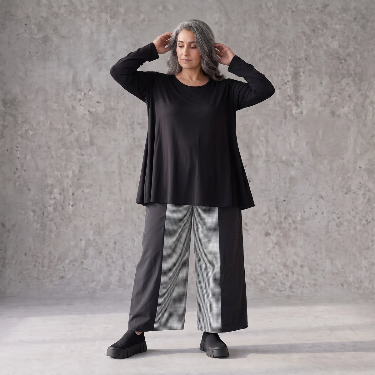 Palazzohose in Schwarz/Weiß aus weicher Bengaline mit Stretch und elastischem Komfortbund