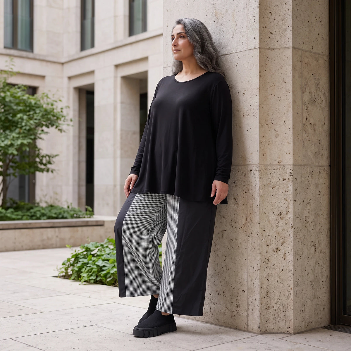 Palazzohose in Schwarz/Weiß aus weicher Bengaline mit Stretch und elastischem Komfortbund