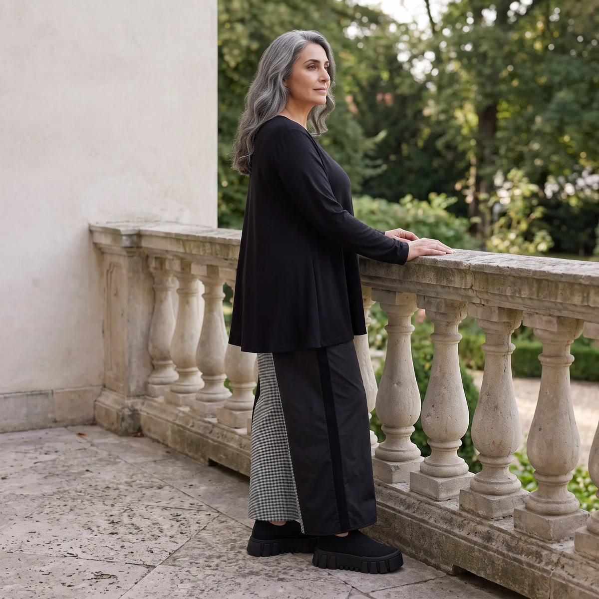 Palazzohose in Schwarz/Weiß aus weicher Bengaline mit Stretch und elastischem Komfortbund