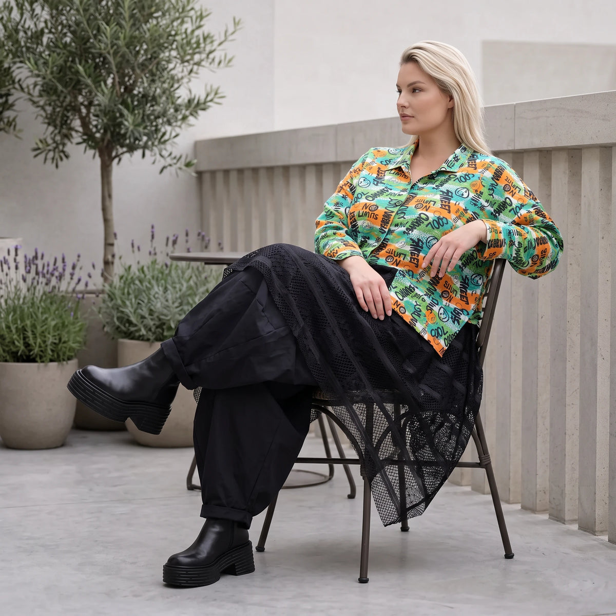 Übergangsjacke in A-Linie mit Zipfelsaum aus Baumwolljersey mit Netzdetails leicht weich