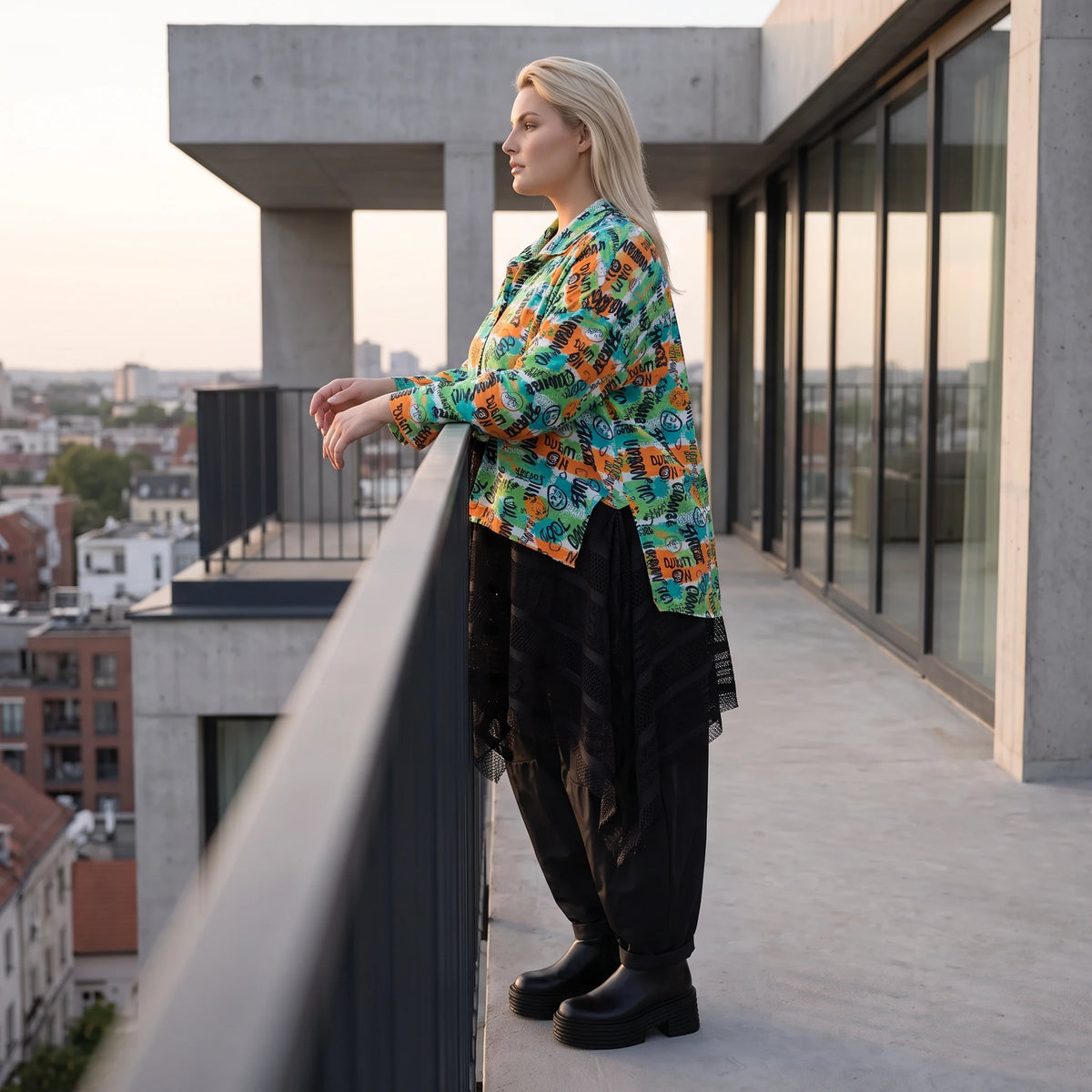 Übergangsjacke in A-Linie mit Zipfelsaum aus Baumwolljersey mit Netzdetails leicht weich
