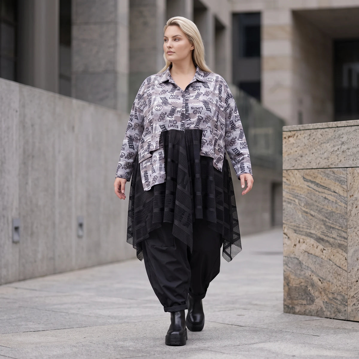 Übergangsjacke aus Jersey mit Netzeinsätzen zipfeligem Saum und A-Linie ungefüttert leicht