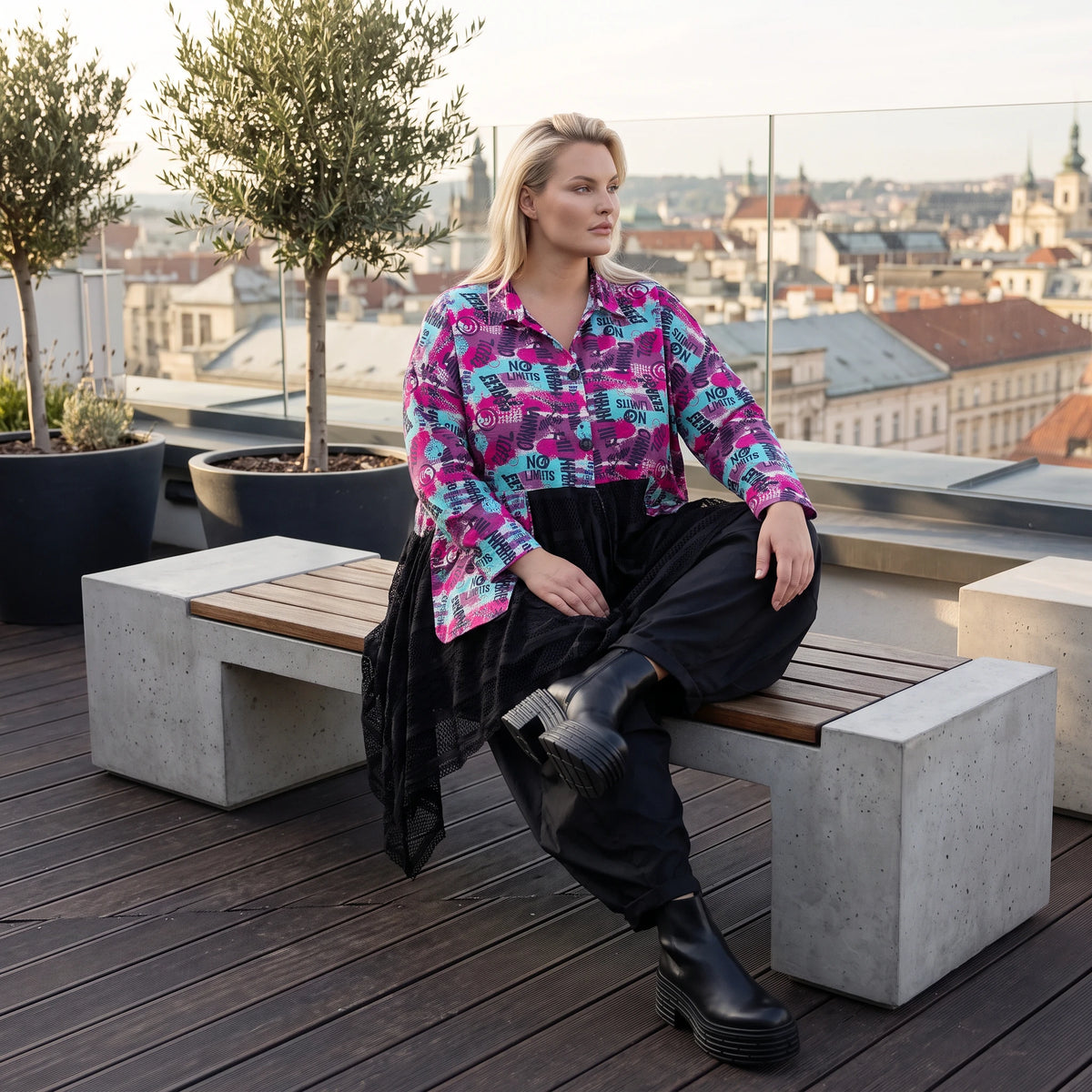 Ungefütterte Übergangsjacke in A-Linie aus Jersey mit Stretch Netzeinsätzen Zipfelsaum