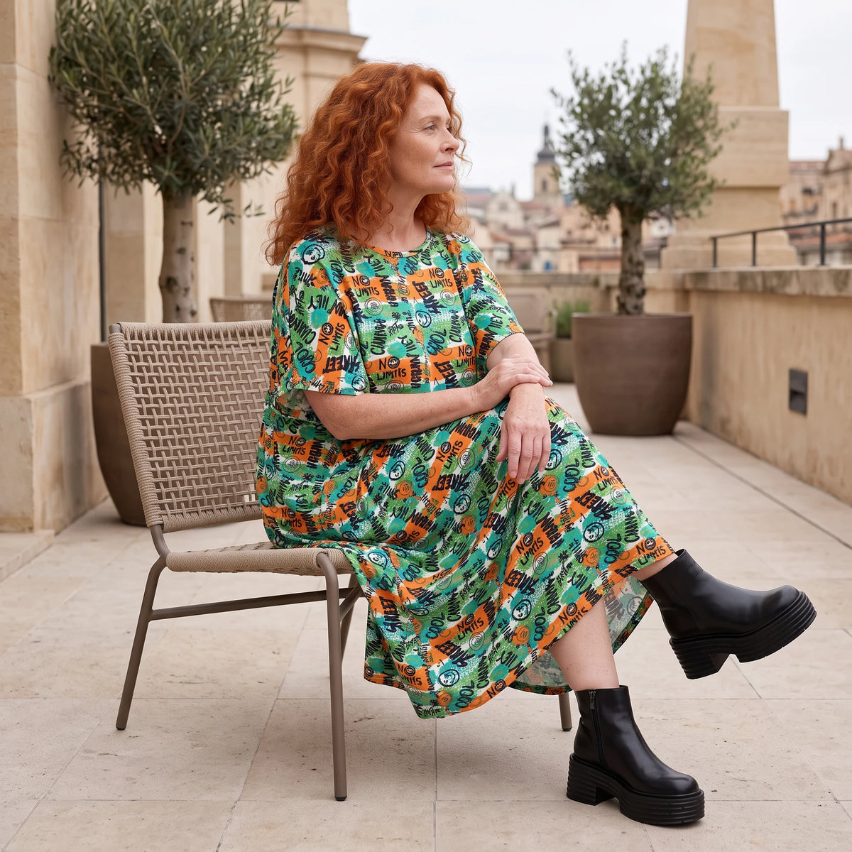 Jerseykleid in Grün/Multi mit Rundhalsausschnitt in Ballonform aus weichem Stretchstoff