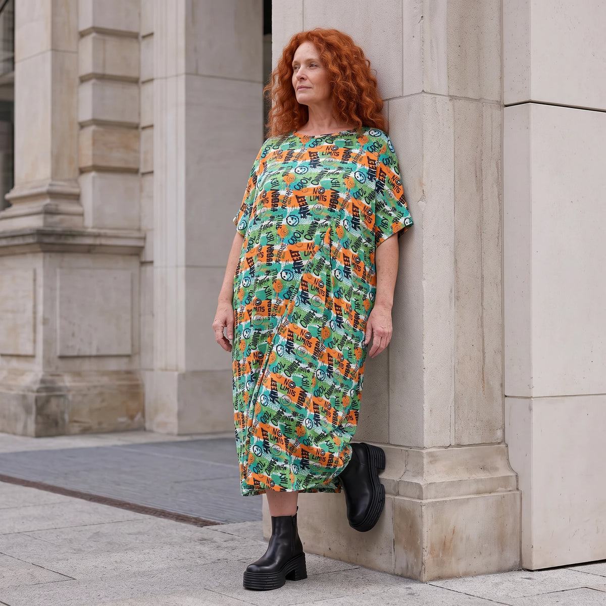 Jerseykleid in Grün/Multi mit Rundhalsausschnitt in Ballonform aus weichem Stretchstoff