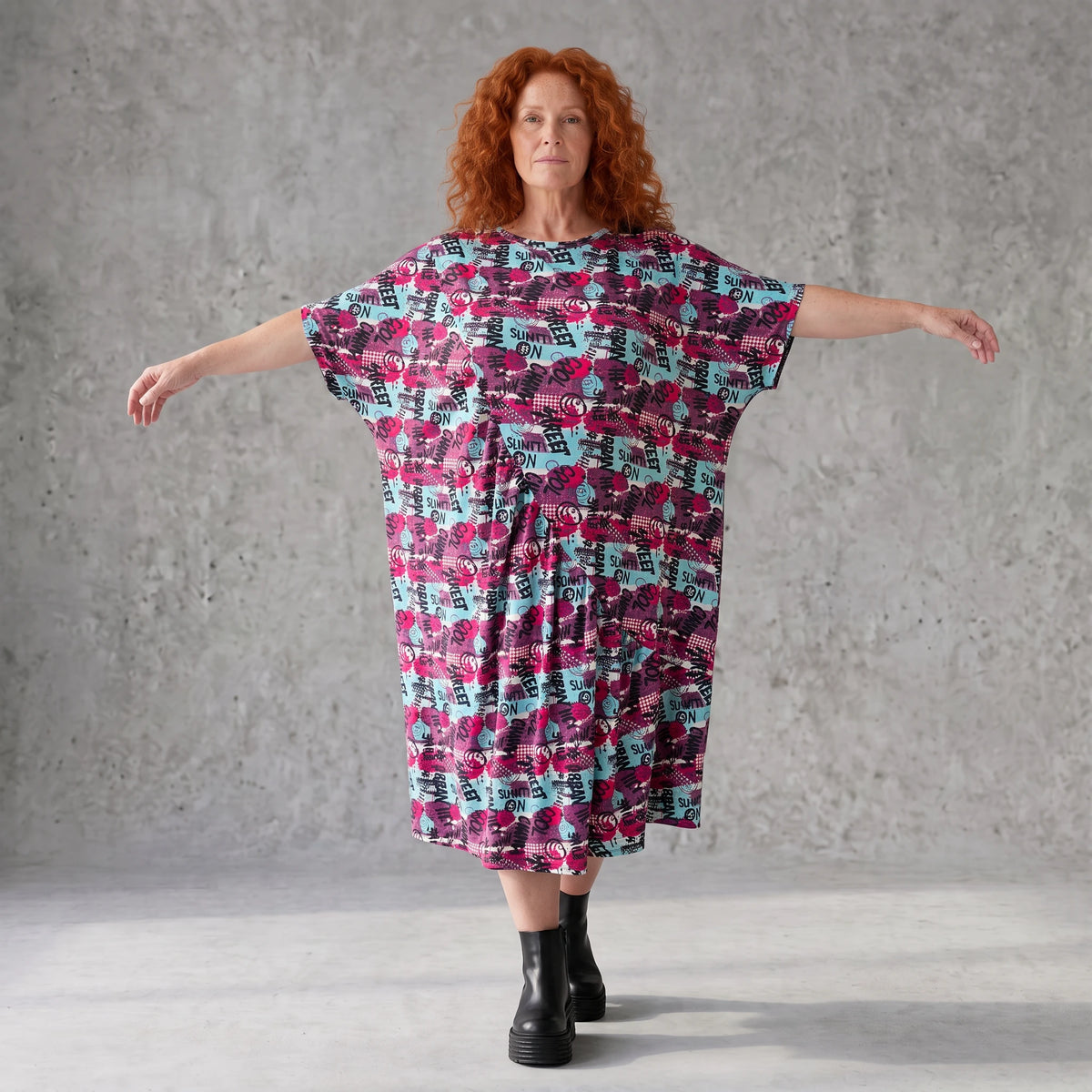 Jerseykleid aus weichem Jersey mit Ballonschnitt Rundhalsausschnitt und kurzen Ärmeln
