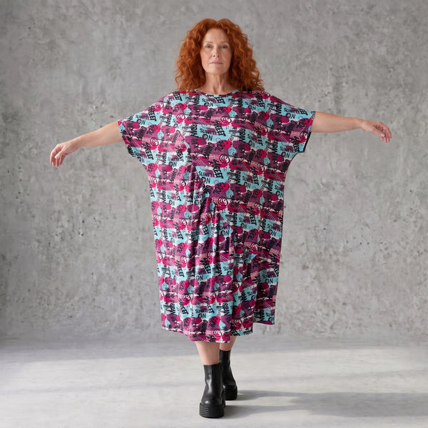 Jerseykleid aus weichem Jersey mit Ballonschnitt Rundhalsausschnitt und kurzen Ärmeln