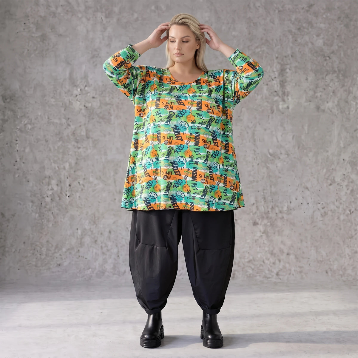 Shirt in A-Linie aus Stretchjersey mit grünem Multimuster luftig und locker fallend