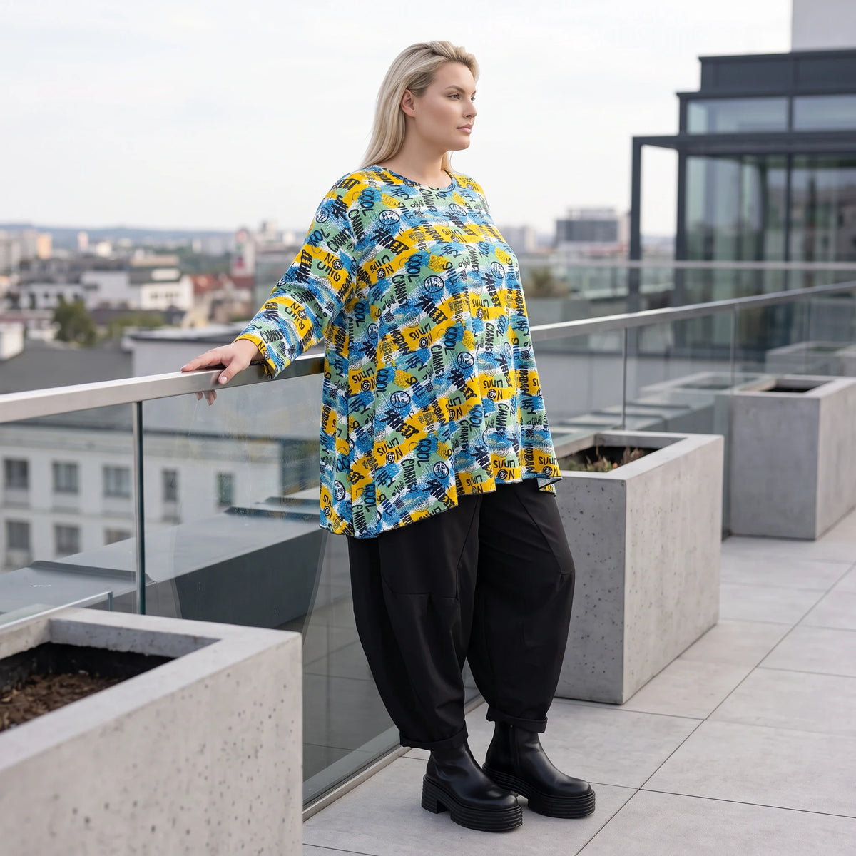 Jerseyshirt in Gelb/Multi mit Rundhalsausschnitt in A-Linie und 7/8-Arm lässig