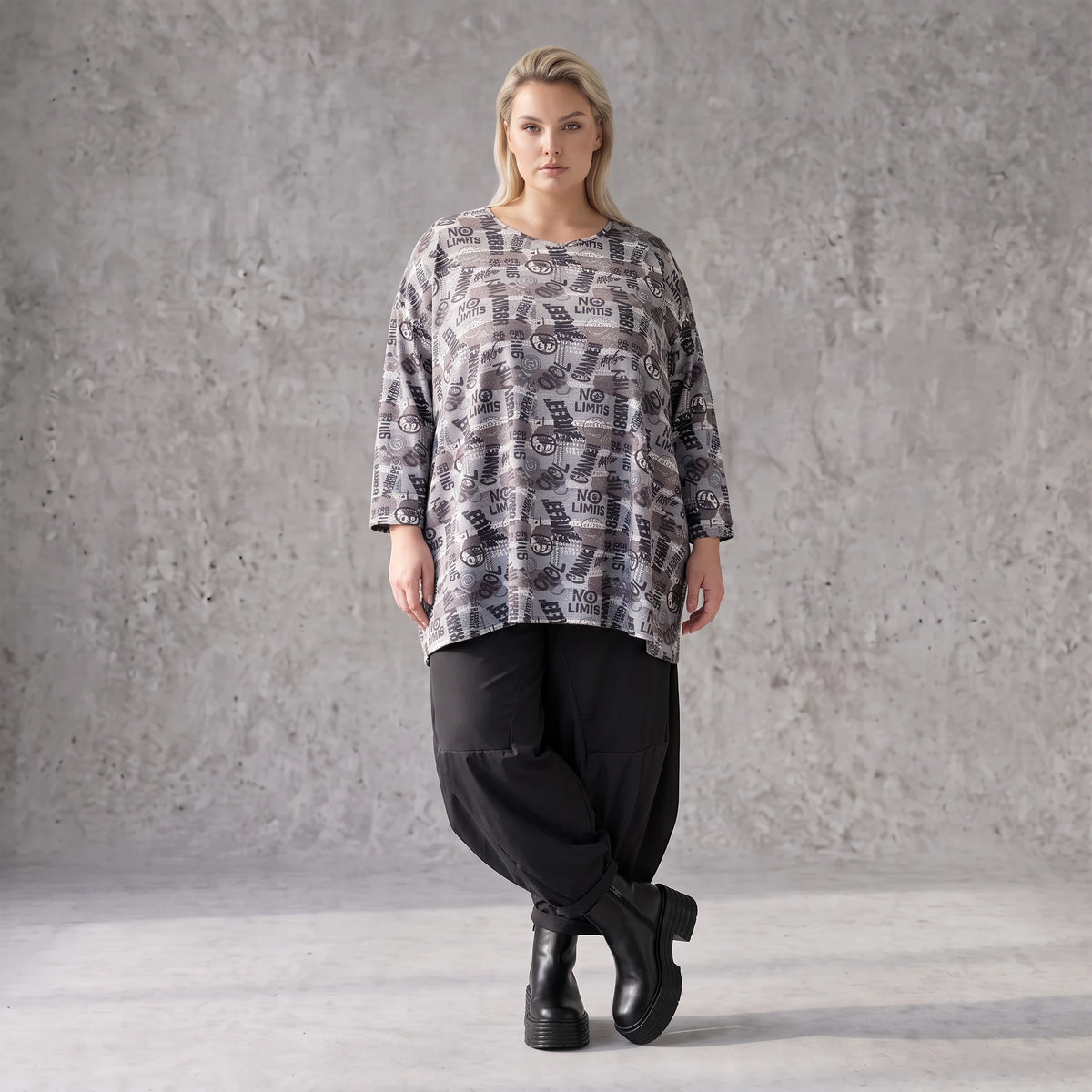 Jerseyshirt in Grau mit Multiprint A-Linie Rundhalsausschnitt und 7/8-Arm Baumwollmix