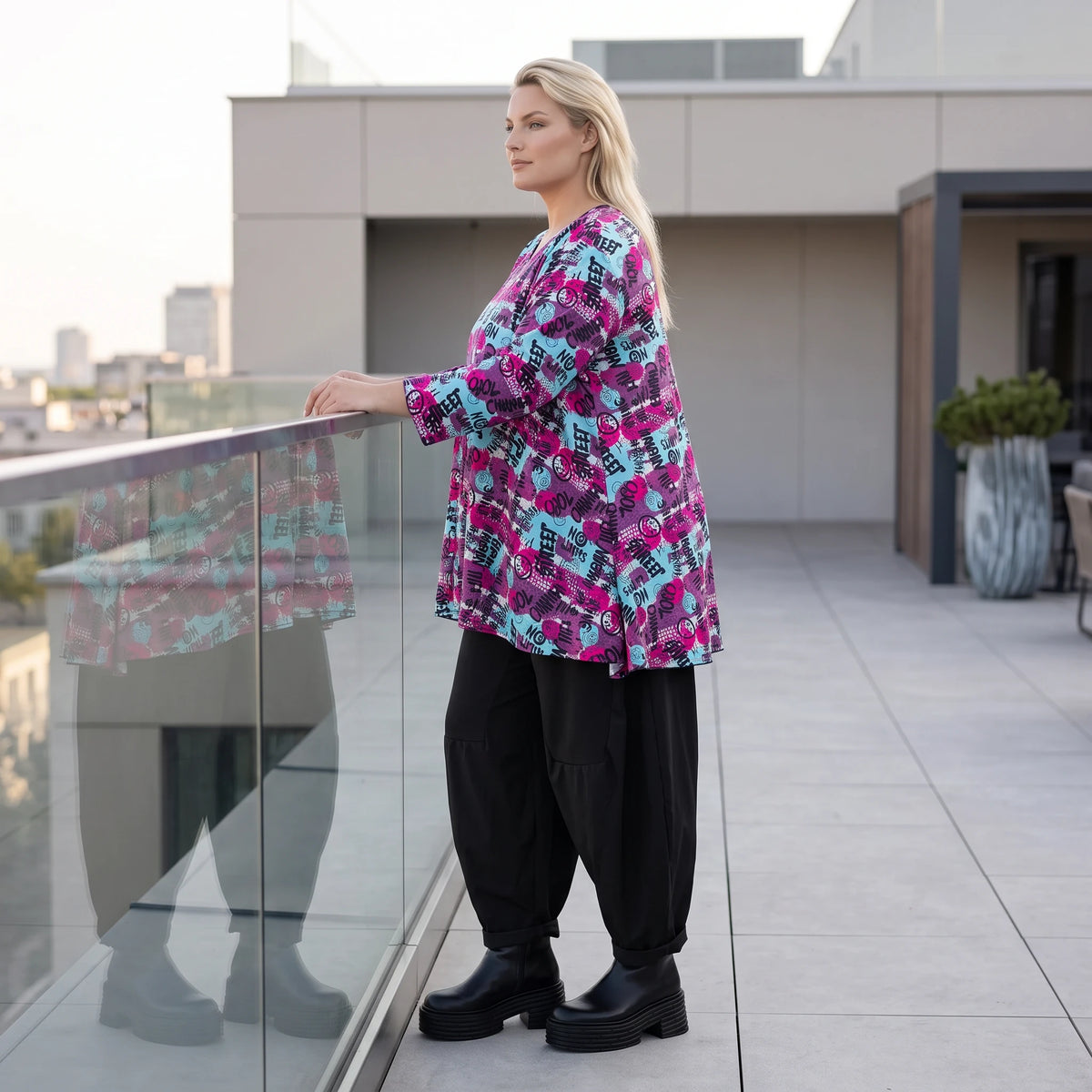 Jerseyshirt in Lila/Multi mit Rundhalsausschnitt A-Linie und 7/8-Arm in Stretchqualität