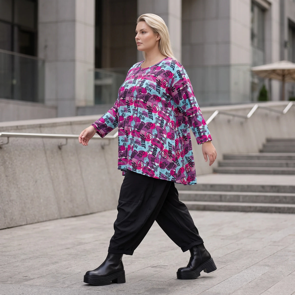 Jerseyshirt in Lila/Multi mit Rundhalsausschnitt A-Linie und 7/8-Arm in Stretchqualität
