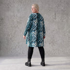 Langarmshirt in Petrol/Weiß aus Stretch Twill mit Rundhalsausschnitt in softer A-Linie
