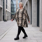 Langarmshirt in Braun/Weiß aus Viskosetwill in A-Linie mit Rundhalsausschnitt Taschen