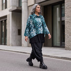 Kastiges Rollkragenshirt aus Viskosetwill mit Stretch und 3/4-Arm mit lockerem Fall