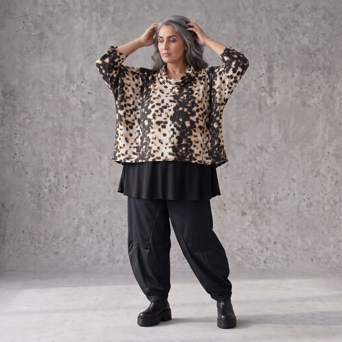 Kastiges Twillshirt mit Rollkragen und 3/4-Arm in Braun/Weiß mit softem Stretchkomfort