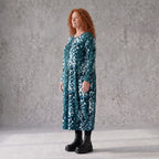 Ballonkleid aus Stretch Twill in Petrol/Weiss mit femininer Silhouette und leichtem Fall