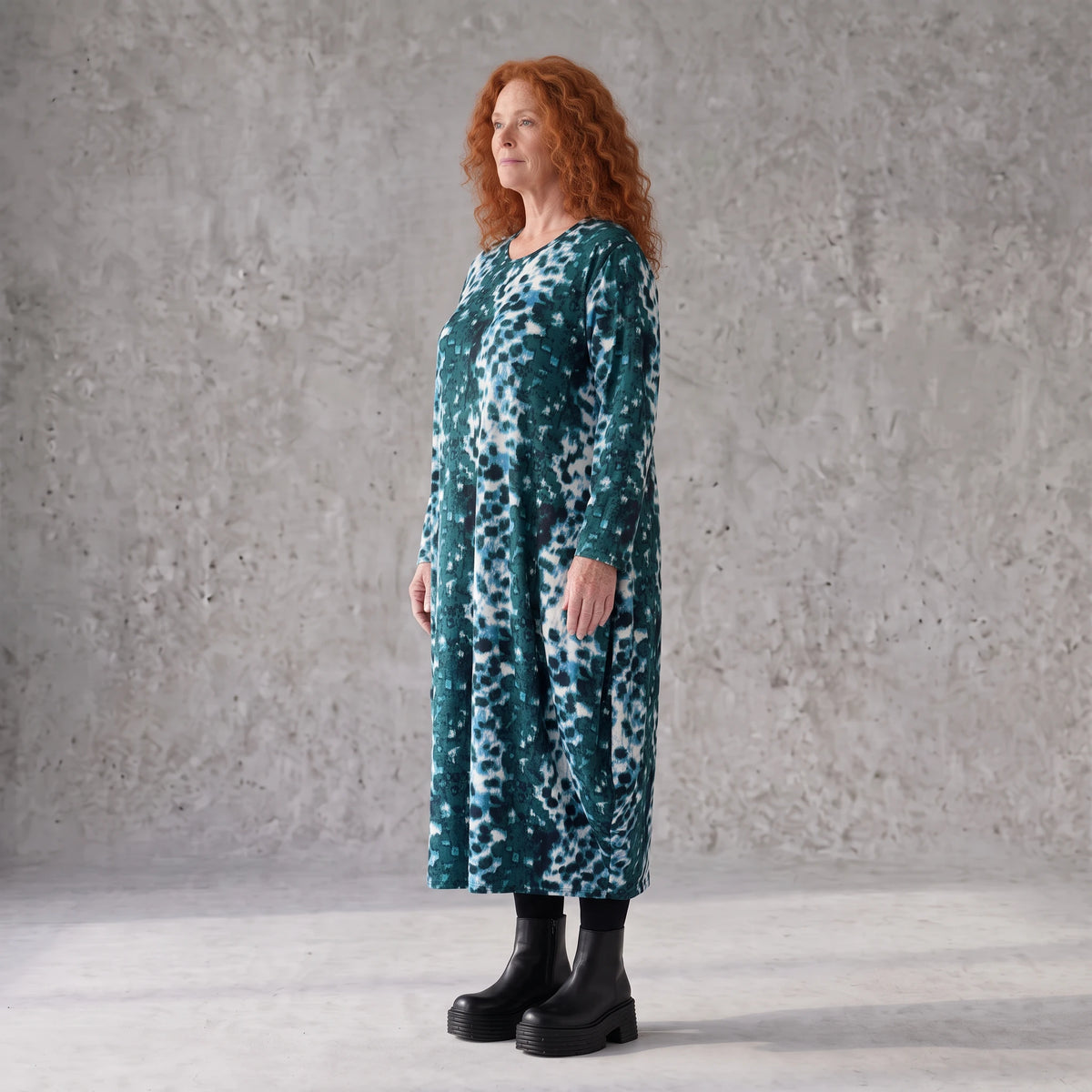 Ballonkleid aus Stretch Twill in Petrol/Weiss mit femininer Silhouette und leichtem Fall