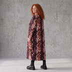 Ballonkleid aus Stretchtwill in Rost/Weiß mit fließender Silhouette leicht und bequem