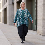 Langarmshirt in Petrol/Weiß aus weichem Stretch Twill mit Rundhalsausschnitt in A-Linie
