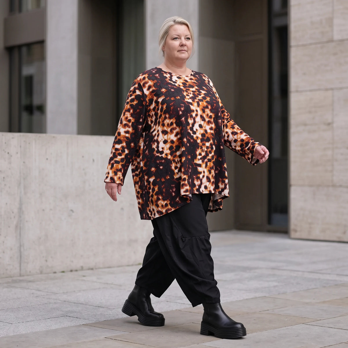 Langarmshirt aus rost/weißem Viskosetwill mit Stretch in A-Linie mit Rundhalsausschnitt