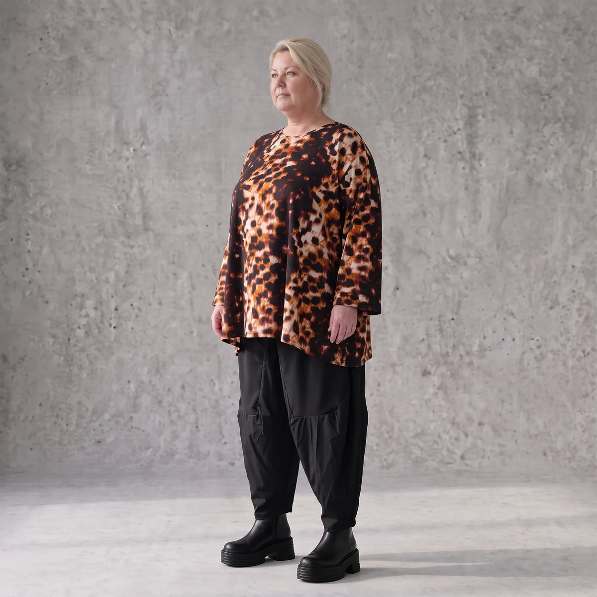 Langarmshirt aus rost/weißem Viskosetwill mit Stretch in A-Linie mit Rundhalsausschnitt