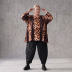 Langarmshirt aus rost/weißem Viskosetwill mit Stretch in A-Linie mit Rundhalsausschnitt