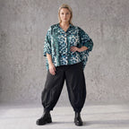 Petrol/Weiße Bluse aus Stretchtwill mit Hemdkragen und 3/4-Arm aus Viskosemix weichfallend
