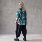 Petrol/Weiße Bluse aus Stretchtwill mit Hemdkragen und 3/4-Arm aus Viskosemix weichfallend