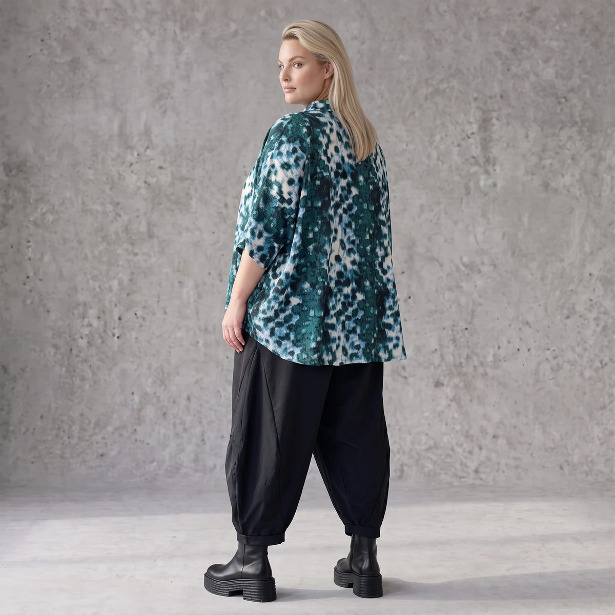 Petrol/Weiße Bluse aus Stretchtwill mit Hemdkragen und 3/4-Arm aus Viskosemix weichfallend