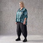 Petrol/Weiße Bluse aus Stretchtwill mit Hemdkragen und 3/4-Arm aus Viskosemix weichfallend