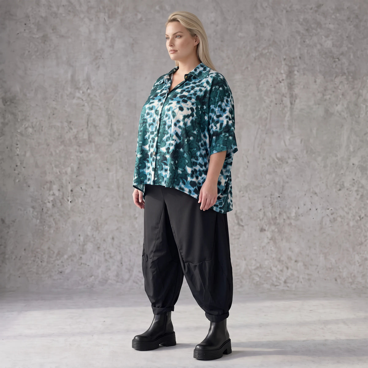 Petrol/Weiße Bluse aus Stretchtwill mit Hemdkragen und 3/4-Arm aus Viskosemix weichfallend