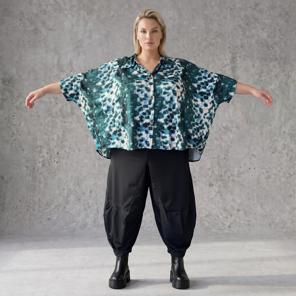 Petrol/Weiße Bluse aus Stretchtwill mit Hemdkragen und 3/4-Arm aus Viskosemix weichfallend