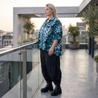 Petrol/Weiße Bluse aus Stretchtwill mit Hemdkragen und 3/4-Arm aus Viskosemix weichfallend
