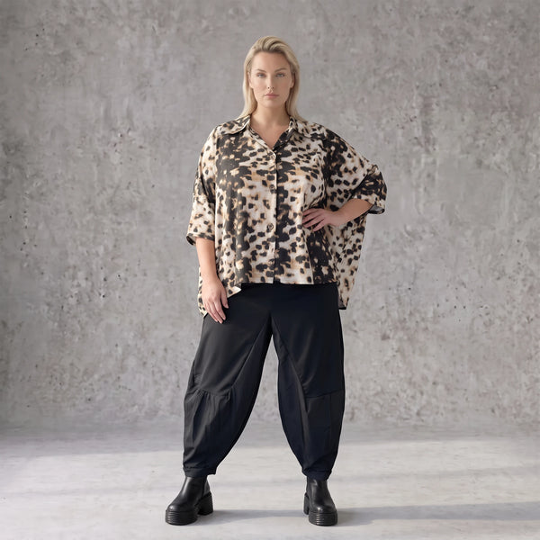 Twillbluse in Braun/Weiß mit Muster Hemdkragen Knopfleiste Stretch und gerundetem Saum