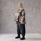 Twillbluse in Braun/Weiß mit Muster Hemdkragen Knopfleiste Stretch und gerundetem Saum
