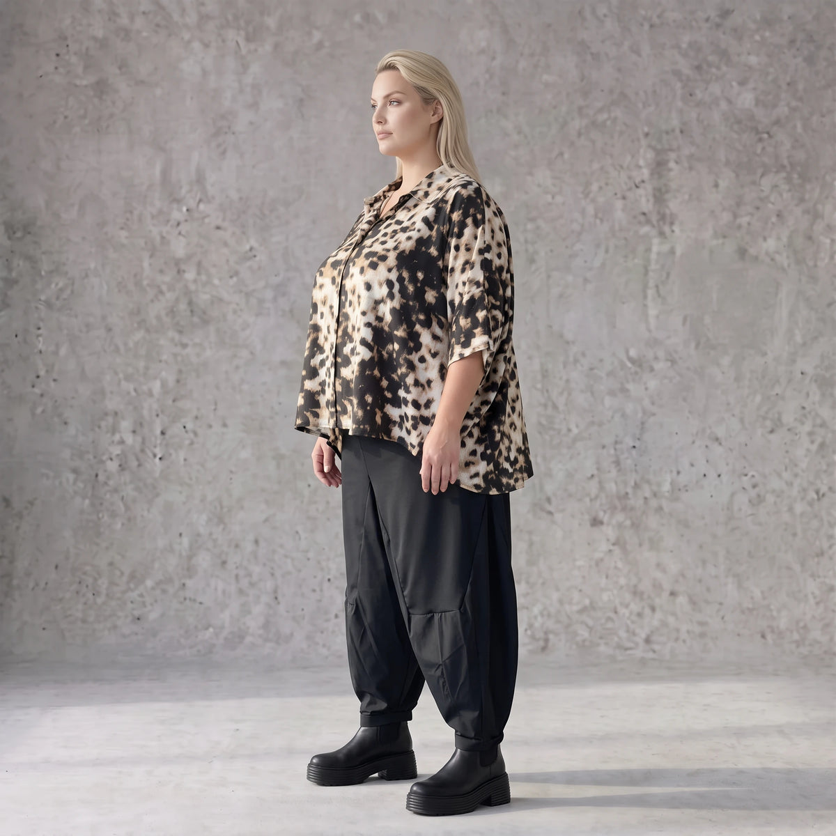 Twillbluse in Braun/Weiß mit Muster Hemdkragen Knopfleiste Stretch und gerundetem Saum