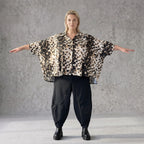 Twillbluse in Braun/Weiß mit Muster Hemdkragen Knopfleiste Stretch und gerundetem Saum