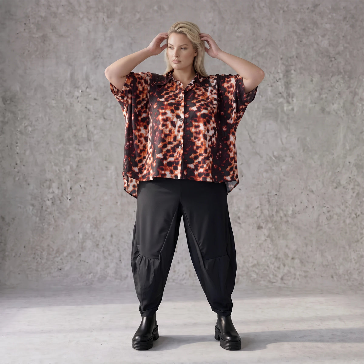 Bluse in Rost/Weiß aus Stretch Twill mit Hemdkragen und 3/4-Arm im gerundeten Schnitt