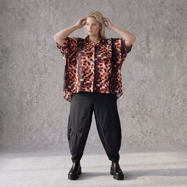 Bluse in Rost/Weiß aus Stretch Twill mit Hemdkragen und 3/4-Arm im gerundeten Schnitt
