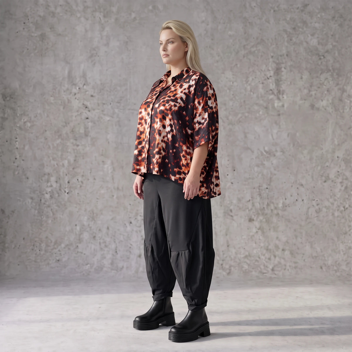 Bluse in Rost/Weiß aus Stretch Twill mit Hemdkragen und 3/4-Arm im gerundeten Schnitt