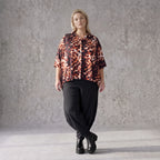 Bluse in Rost/Weiß aus Stretch Twill mit Hemdkragen und 3/4-Arm im gerundeten Schnitt