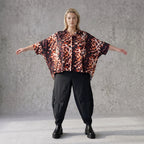 Bluse in Rost/Weiß aus Stretch Twill mit Hemdkragen und 3/4-Arm im gerundeten Schnitt