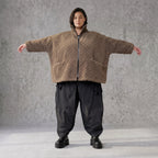 Teddyjacke warm mit Stehkragen Reißverschluss Nahttaschen und kastigem Schnitt modern