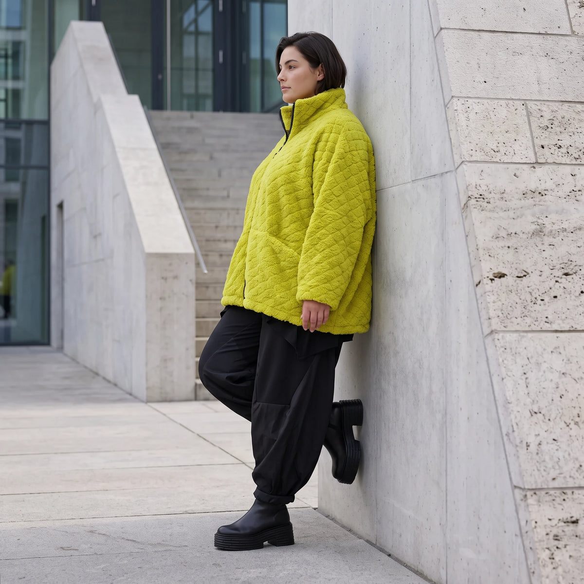 Limettefarbene Teddyjacke aus Kuschelfleece mit kastiger Passform für Wintertage ideal