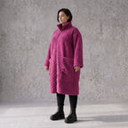 Kuschelig warmer fuchsia Teddymantel mit Stehkragen geradem Schnitt und tiefen Taschen